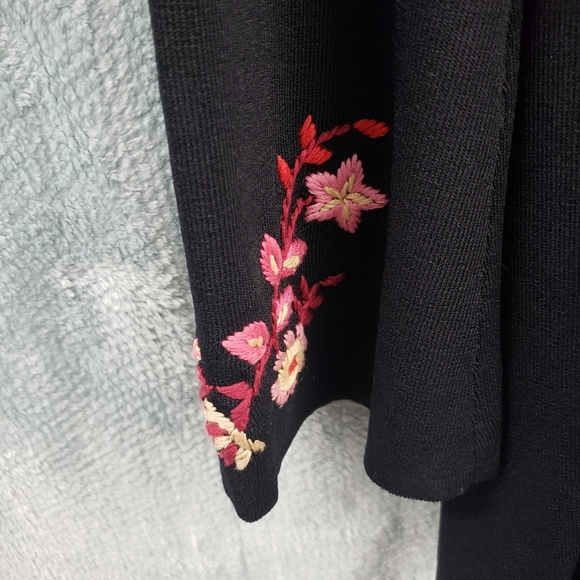 Beatiful Elegant Bright Embroidered Open Cardigan - Picture 4 of 4